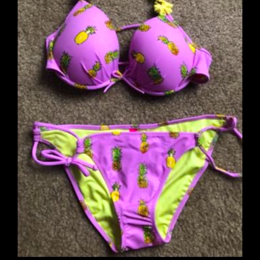 Victoria’s Secret bikini